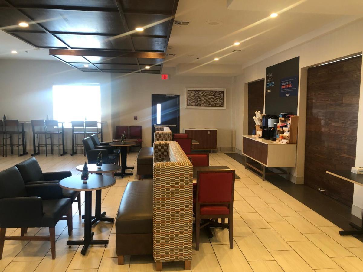 فندق وأجنحة هوليداي إن إكسبريس وودوارد هوي 270 Woodward المظهر الخارجي الصورة
