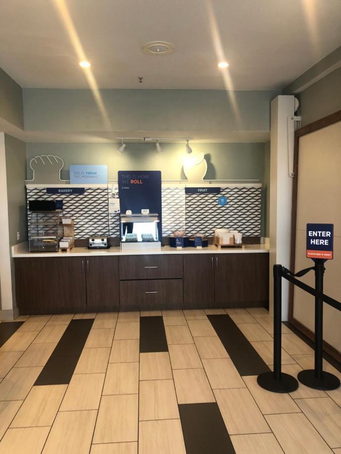 فندق وأجنحة هوليداي إن إكسبريس وودوارد هوي 270 Woodward المظهر الخارجي الصورة