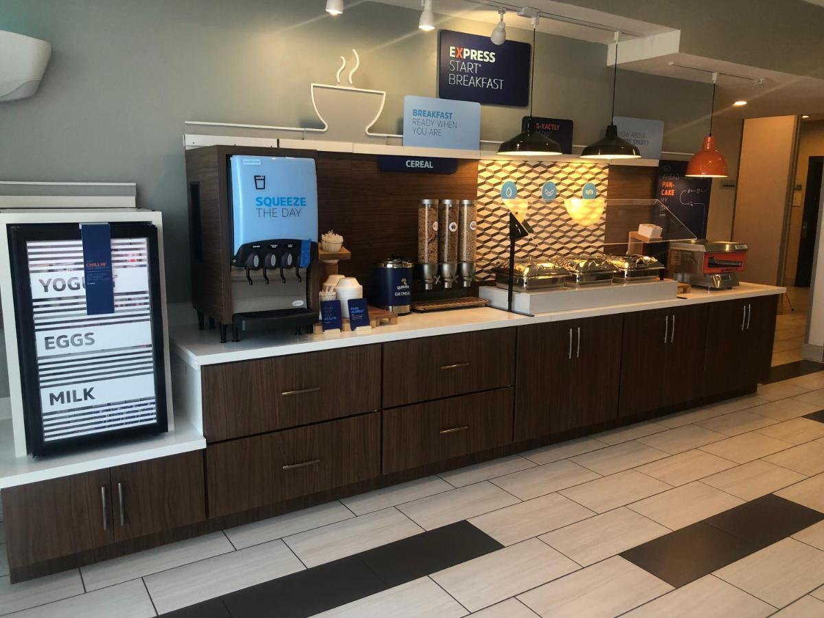 فندق وأجنحة هوليداي إن إكسبريس وودوارد هوي 270 Woodward المظهر الخارجي الصورة